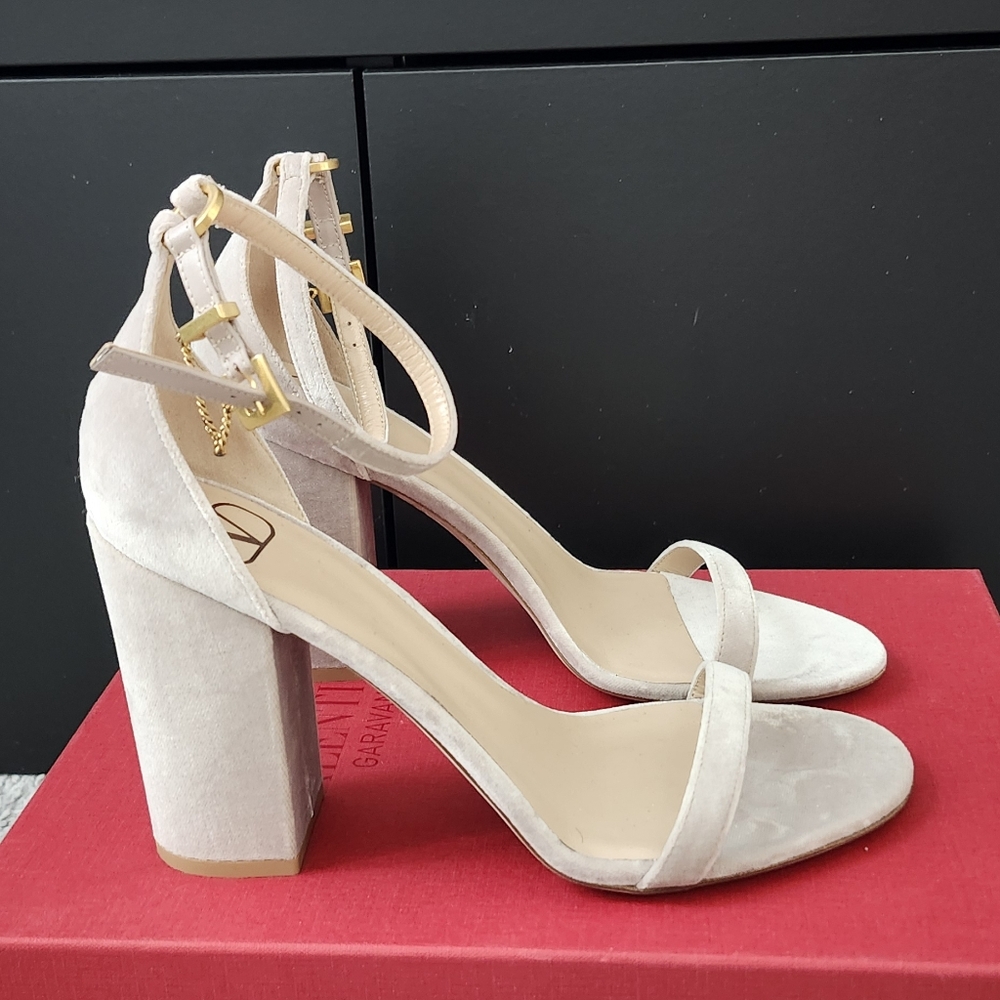 NWT Valentino Garavani Womens Sandals Velvet/leather Size 38 (8) Beige - Picture 3 of 5